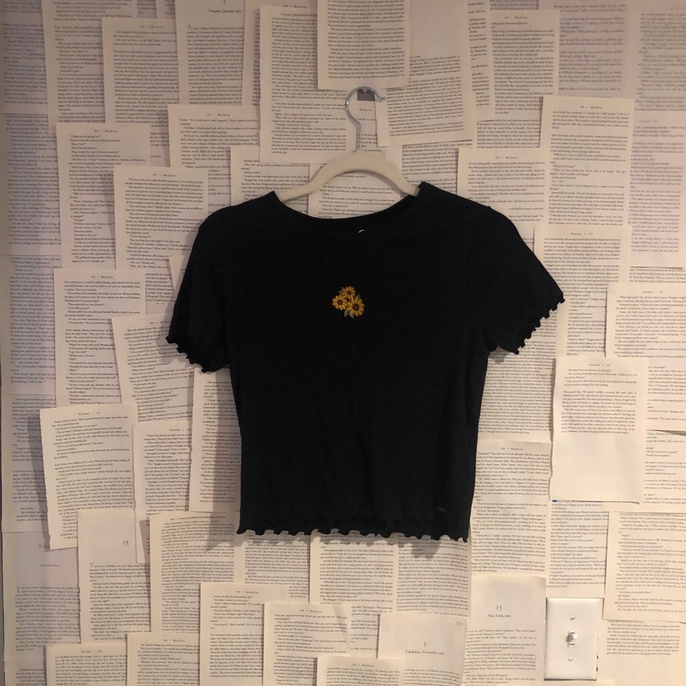 Black Hollister crop top